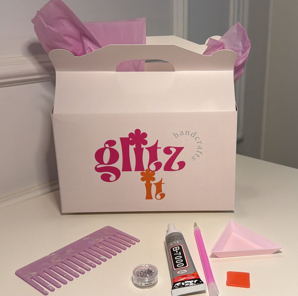 Comb bedazzle sit